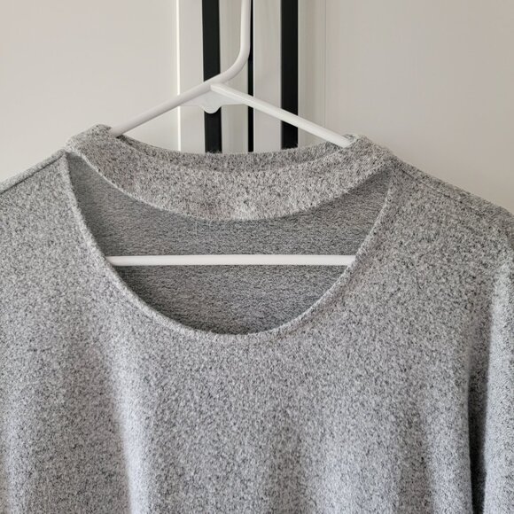 Maurices ladies Medium light weight sweater with key hole collar M - Picture 2 of 6